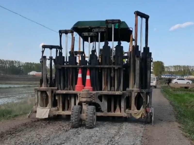 3131114